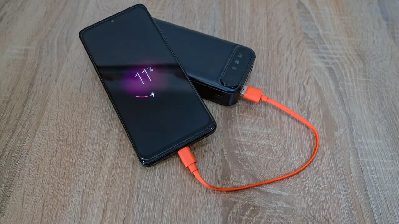 Mon téléphone ne charge plus : causes et solutions avant de paniquer